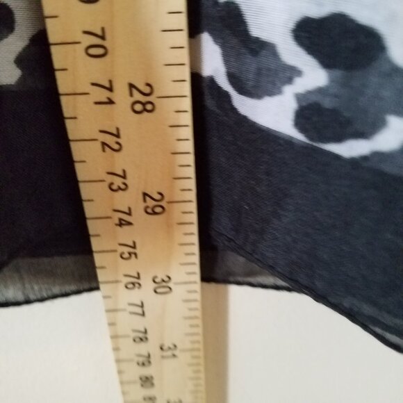 H & M Black and white leopard print sheer scarf - Picture 3 of 9
